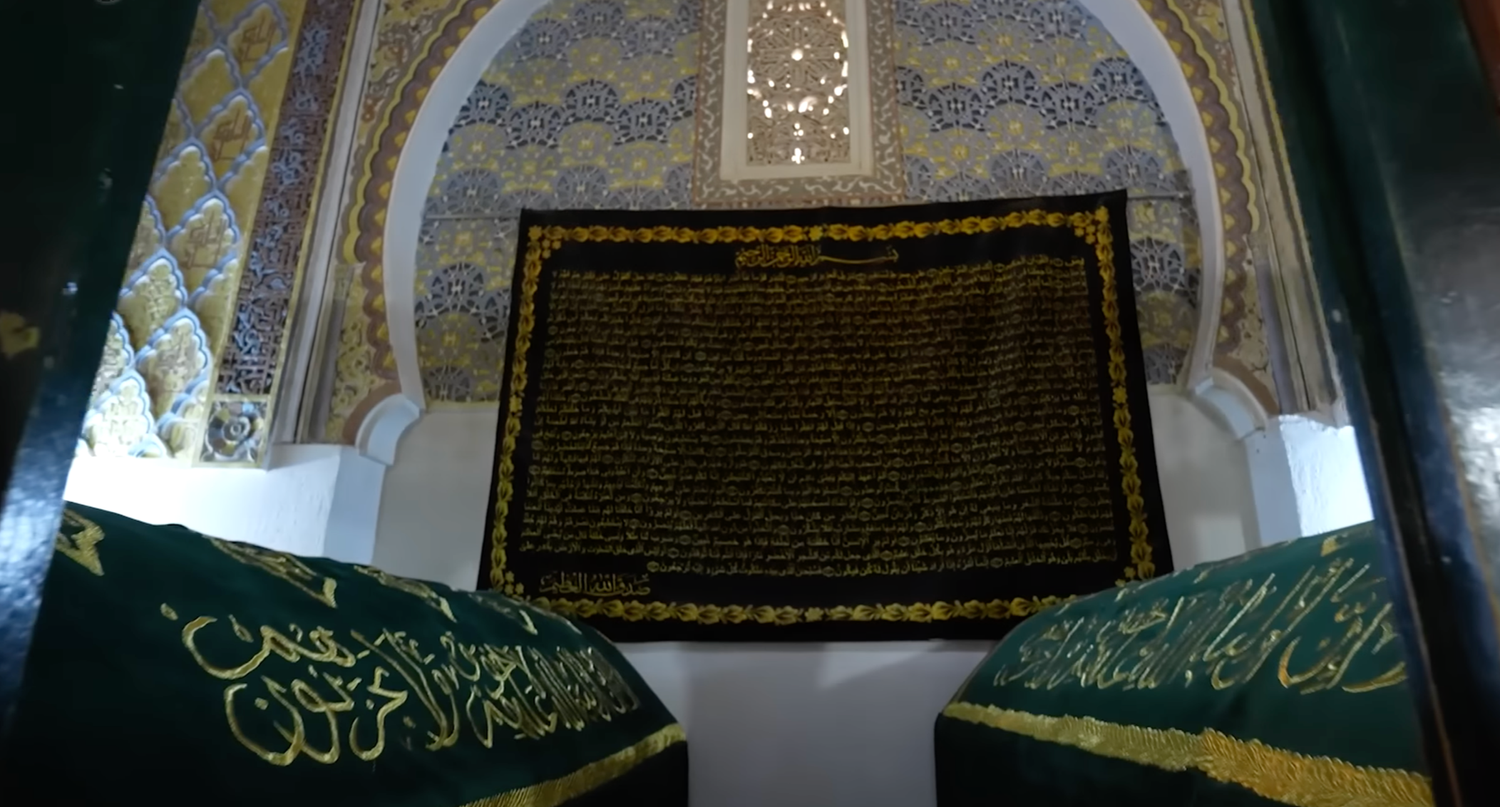 Intérieur du mausolée de Sidi Boumediene à Tlemcen (Crédit photo : Direction l'Algérie, la série documentaire / Ayadi Productions)