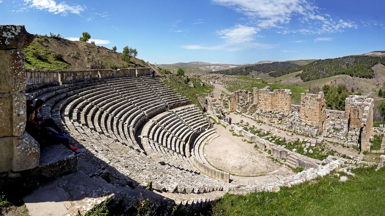 Les vestiges du théâtre romain de Djemila, près de Sétif en Algérie (Crédit : Habib Kaki, Creative Commons Attribution 3.0 Unported)