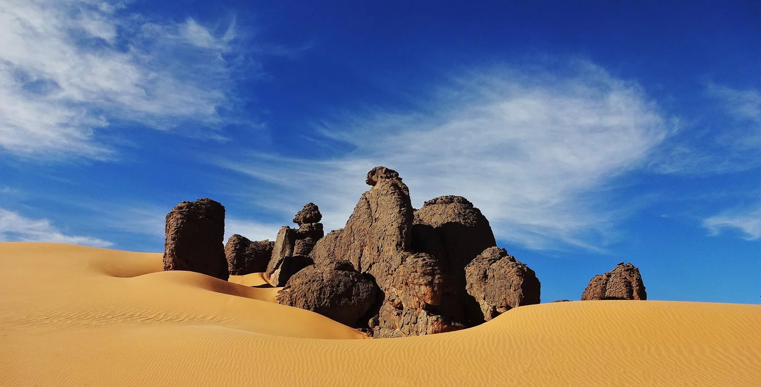 Photographie prise dans le Tassili n'Ajjer, un massif de montagnes au centre du Sahara algérien